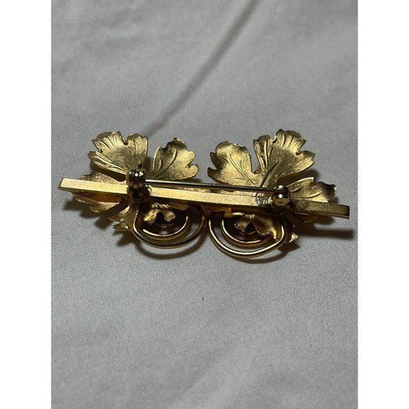 Vintage Brushed Gold Spiral Design Double Leaf Faux Pearl Brooch - Picture 4 of 11